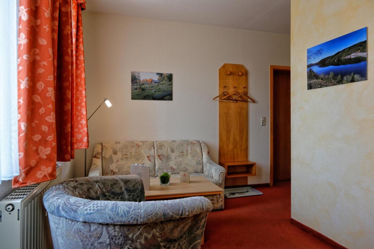 Konsum Gaestehaus Quisisana - Oberhof Oberhof  Εξωτερικό φωτογραφία